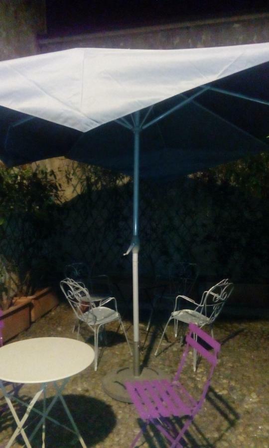 Central Apartment With Garden Milan Bagian luar foto